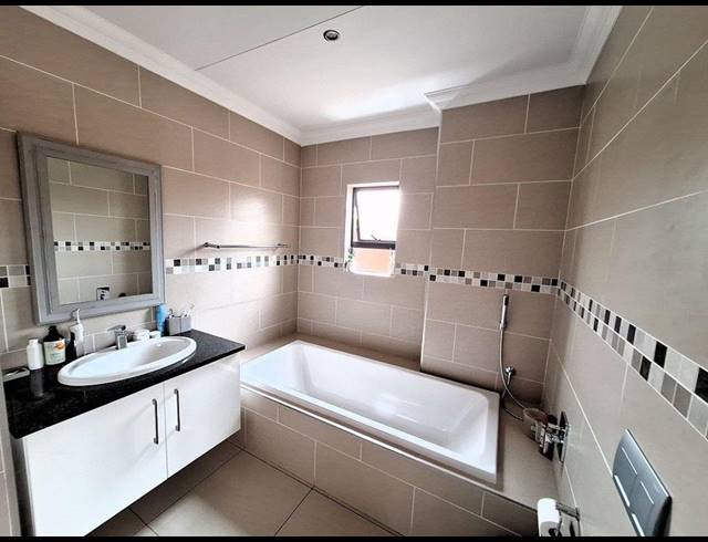3 BEDROOM DUPLEX FOR SALE IN BRACKENHURST